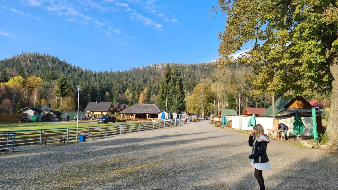 Zajazd Karlow Restauracja & Pokoje Goscinne Exteriör bild