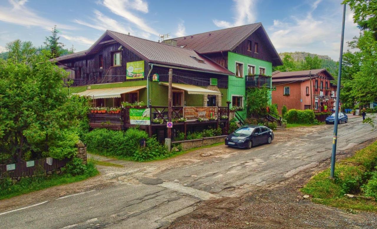 Zajazd Karlow Restauracja & Pokoje Goscinne Exteriör bild