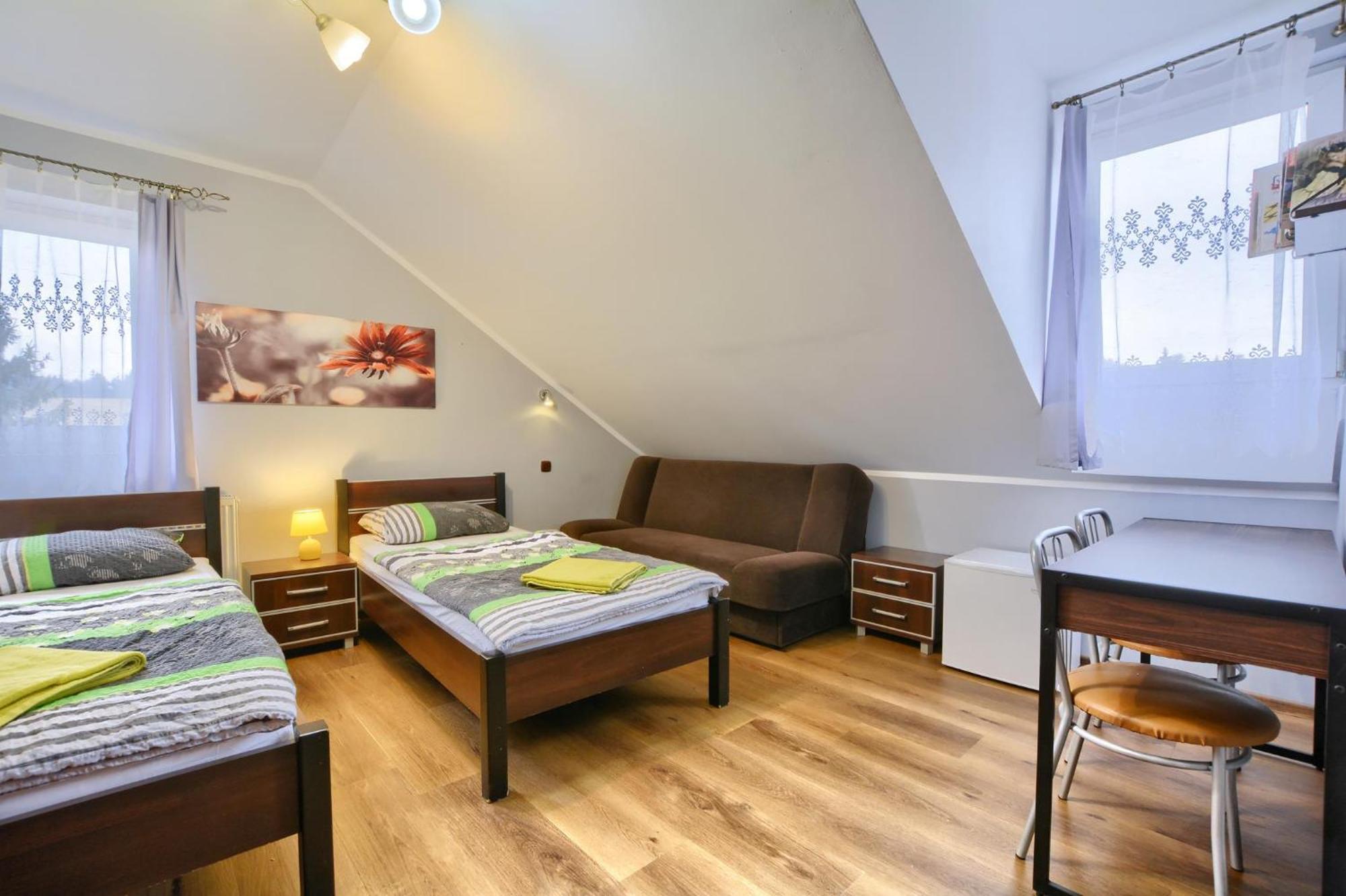Zajazd Karlow Restauracja & Pokoje Goscinne Exteriör bild